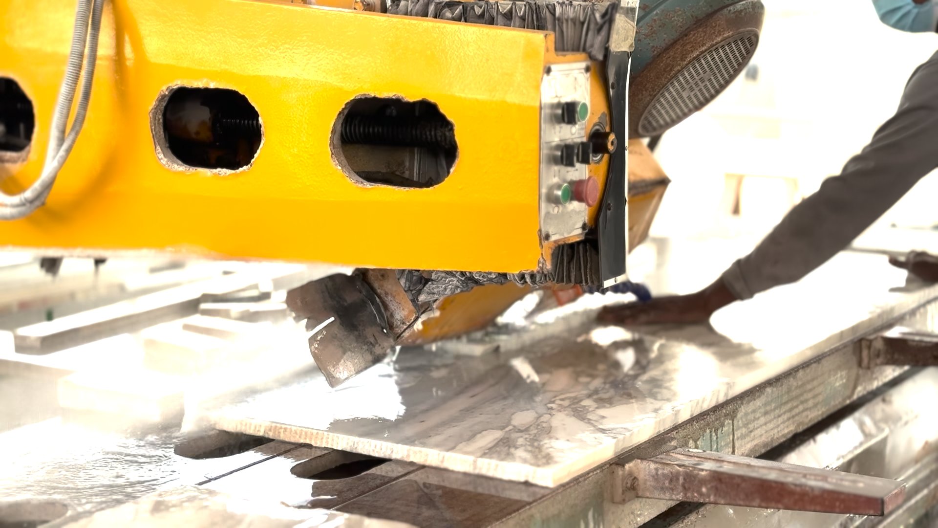 Precision bridge saw cutting a marble slab at the Metaform factory in Sharjah
